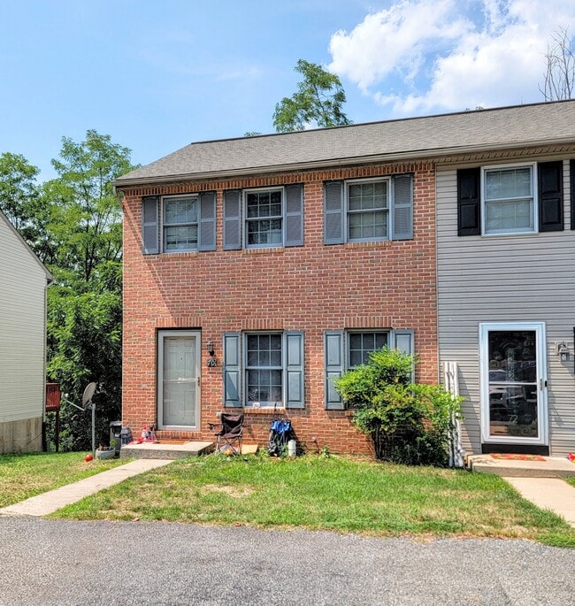 Building Photo - 70 Ironstone Dr