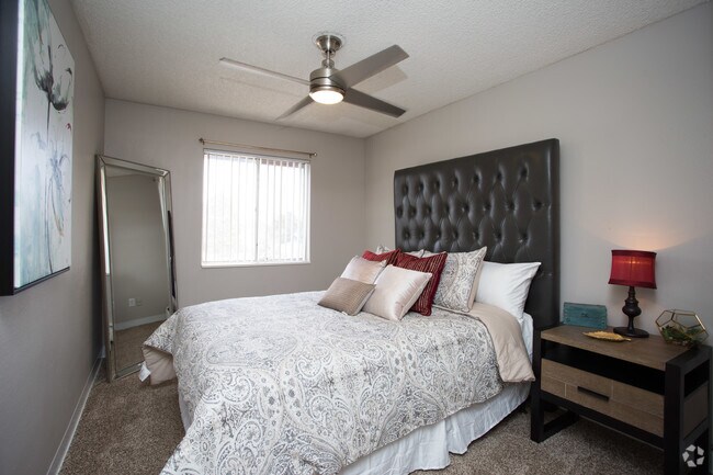 1BR, 1BA - 560 SF