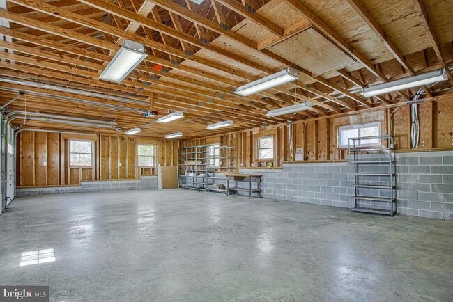 Photo - 9685 Howes Rd