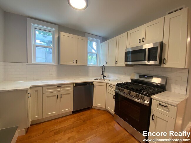 Building Photo - 118 Marginal St Unit 7