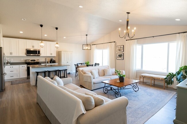Building Photo - 2823 E Clarkstone Dr
