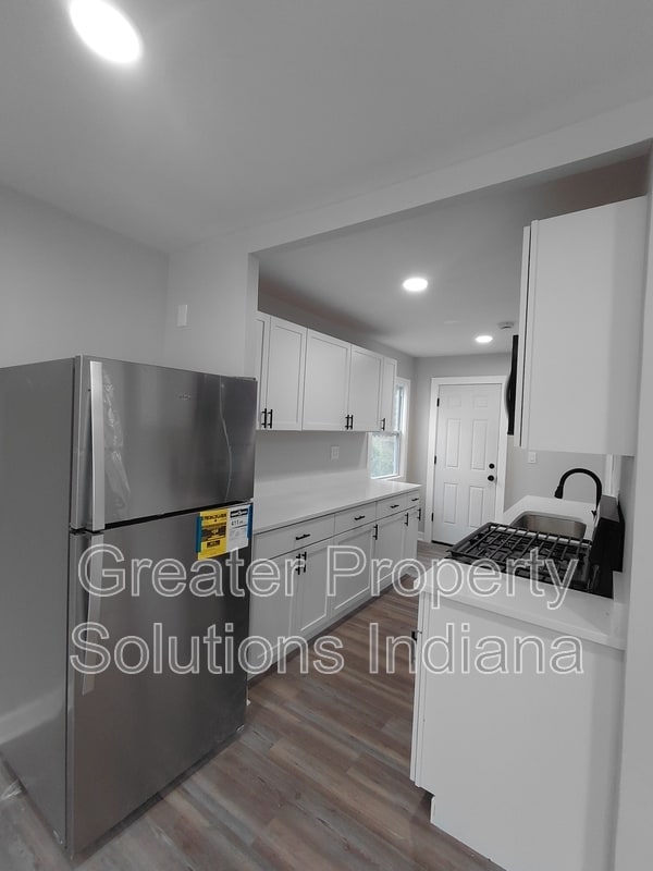 Photo - 8118 Robertson Pl