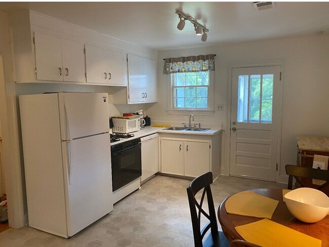 Photo - 103 N Laurel St