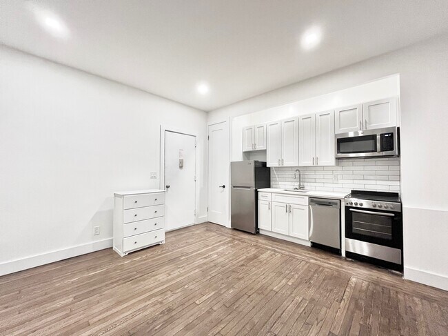 Photo - 45 Tiemann Pl Unidad 2H