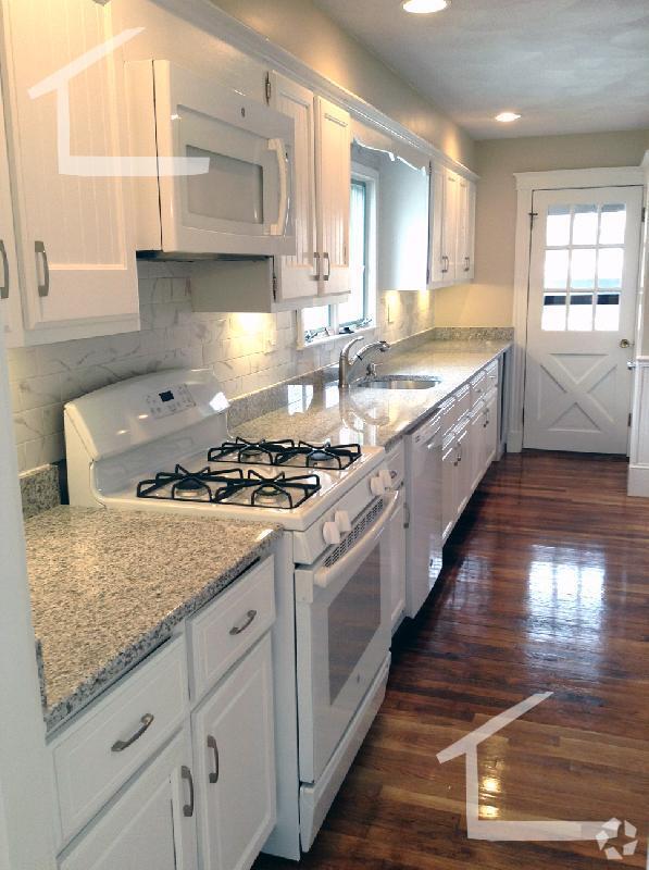 Building Photo - 32 Irvington Rd Unit #2 Rental