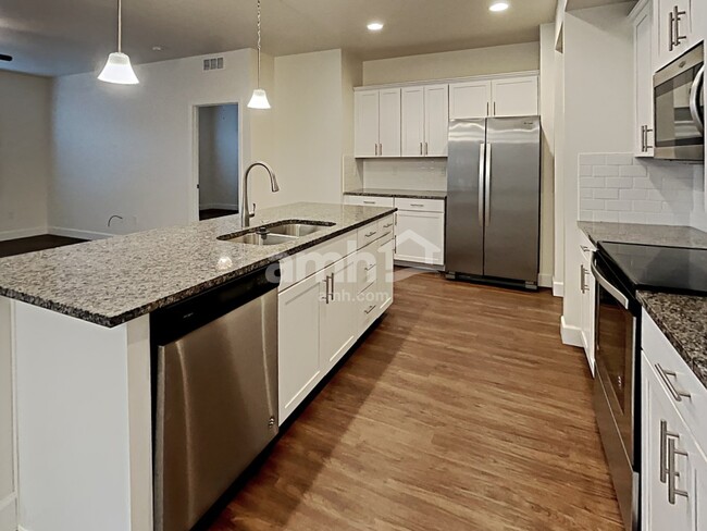 Photo - 302 E Sicily Dr