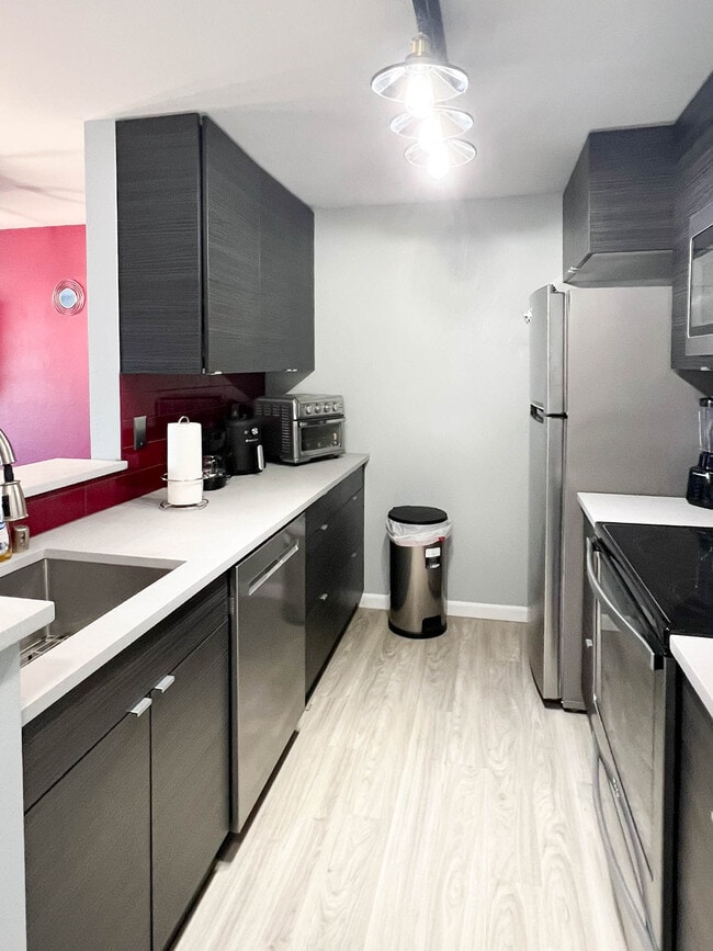 Photo - 201 Barrow St