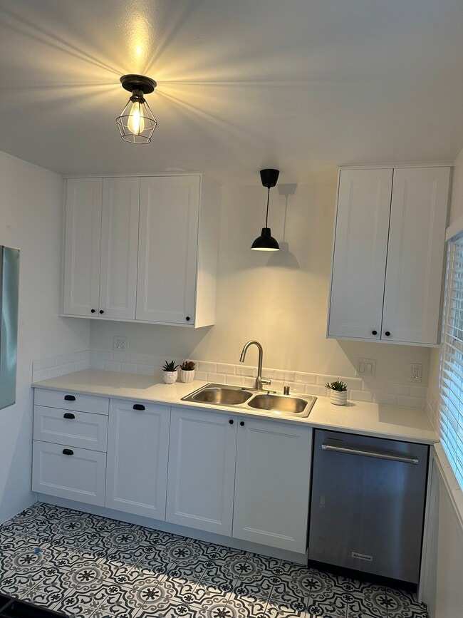 Building Photo - 1849 S Beverly Glen Blvd Unit 1849 1.5 Rental
