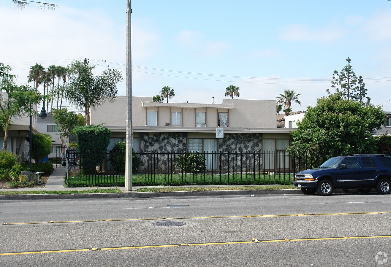 1324 W. Cerritos - 1324 W. Cerritos