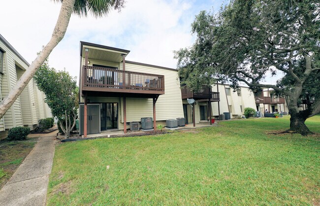 Building Photo - 308 Miracle Strip Pkwy SW Unit 21A