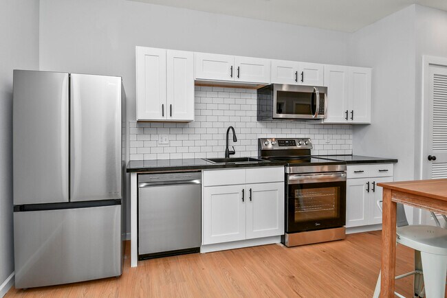 Photo - 505 W Grand St Unit 103