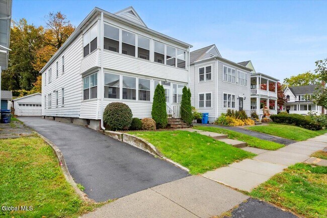 Photo - 4 Edison Ave Unidad #1