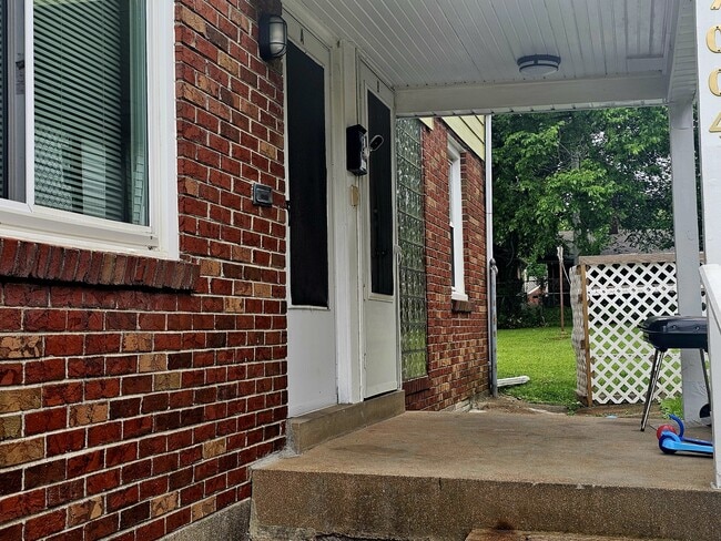 Photo - 7004 Glenmore Ave