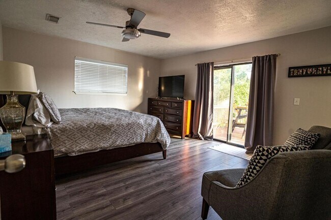 Photo - 13209 Bluff View Dr