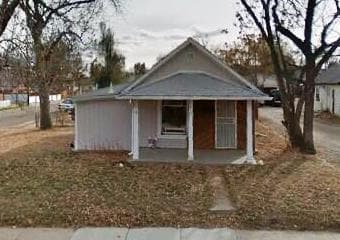 Building Photo - Charming 2-Bedroom Home with Expansive Bac...