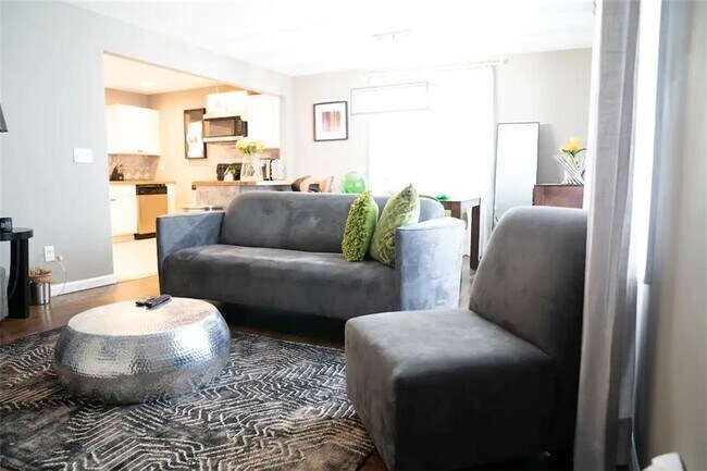 Photo - 284 Barfield Ave SW