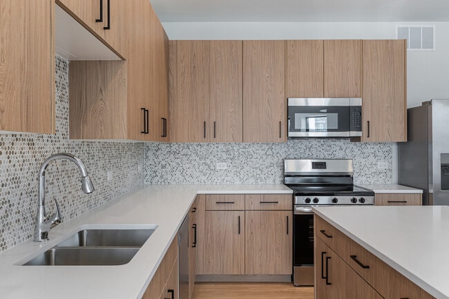 Photo - 805 N Milwaukee Ave