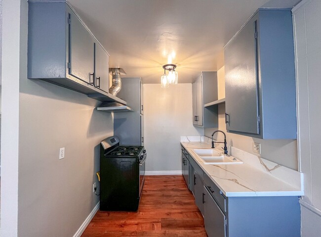 Photo - 2617 W Rosecrans Ave