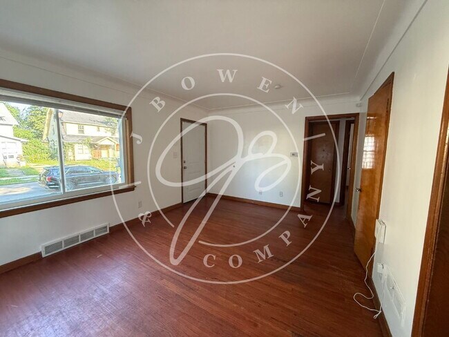 Close to University of Toledo 4 bedroom 2 bathroom home.