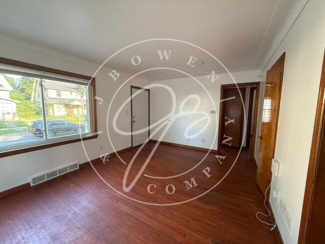 Photo - Close to University of Toledo 4 bedroom 2 bathroom home.