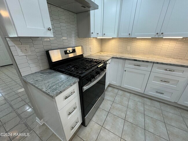 Photo - 305 Alice Dr