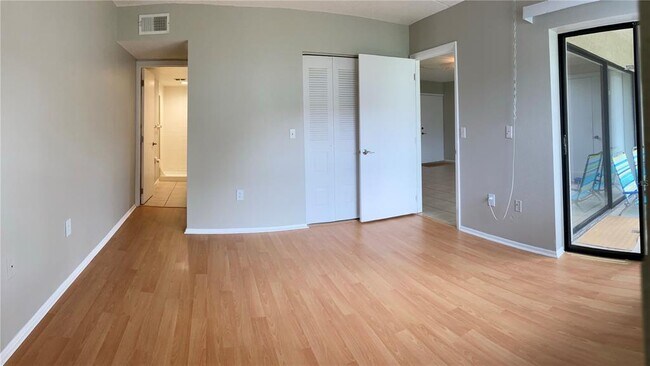 Photo - 211 Meadow Ln