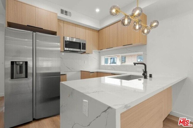 Photo - 2001 Vista Del Mar Ave Unit 4