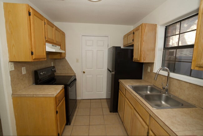 Photo - 746 Sonesta Dr Unit D