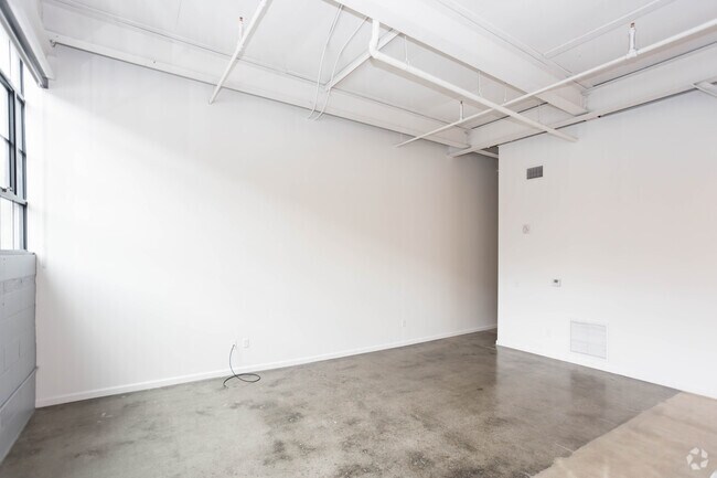 1BR, 1BA - 1,094SF
