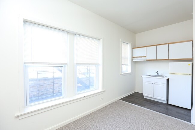 Photo - 3925 W Irving Park Rd Unit J01P