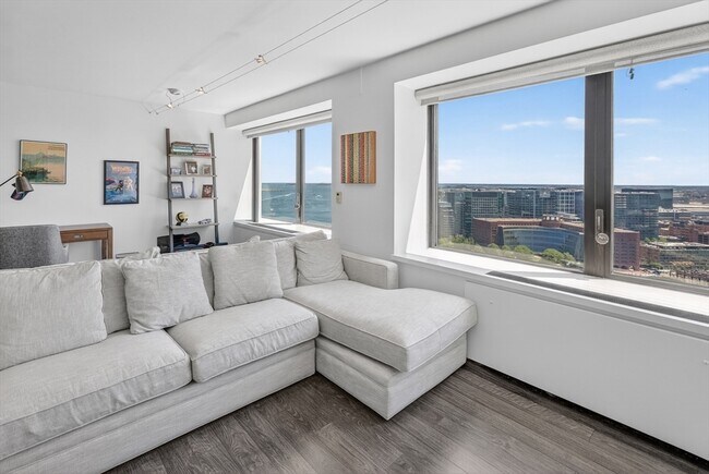 85 E India Row Unit 33E