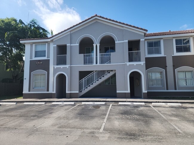 Building Photo - 1539 SE 27th St Unit 201