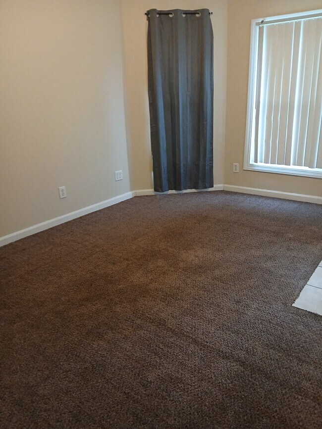 Photo - 705 S Poplar St