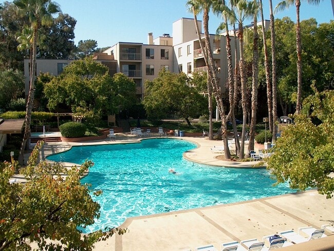 Building Photo - 310 N Civic Dr Unit 301