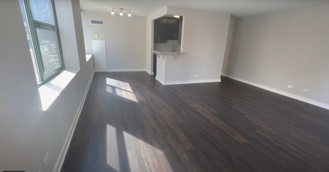 Photo - 51 W Huron St Unidad 2W