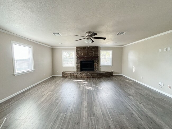 Photo - Large 4-bedroom, 2-bathroom home