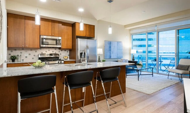 Building Photo - 2001 Lincoln St Unit #1812A