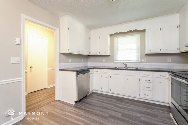 Photo - 1670 Village Pl