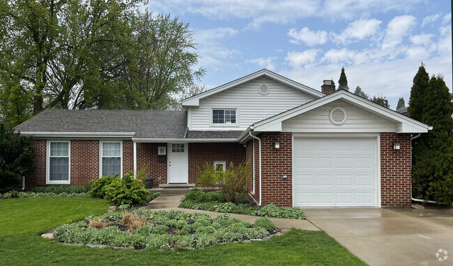 Building Photo - 2020 N Kennicott Dr Rental