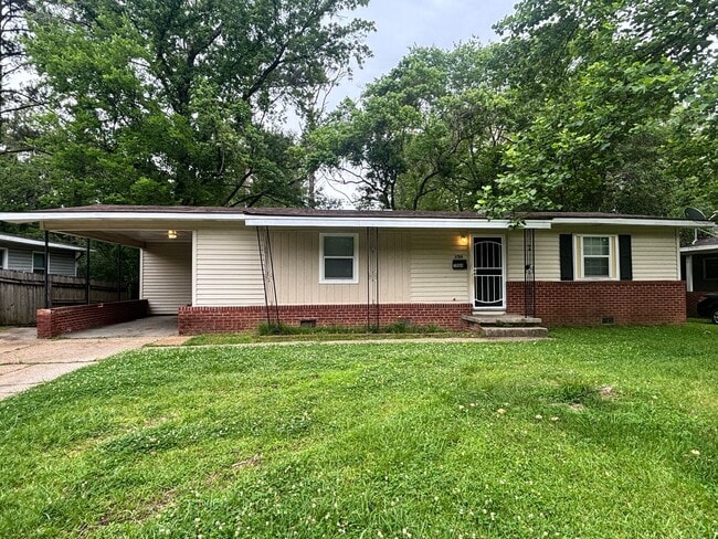 Building Photo - 3084 Oak Forest Dr