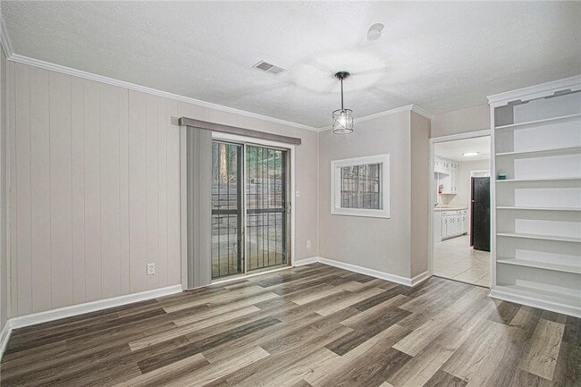 Photo - 2243 Oak Cir