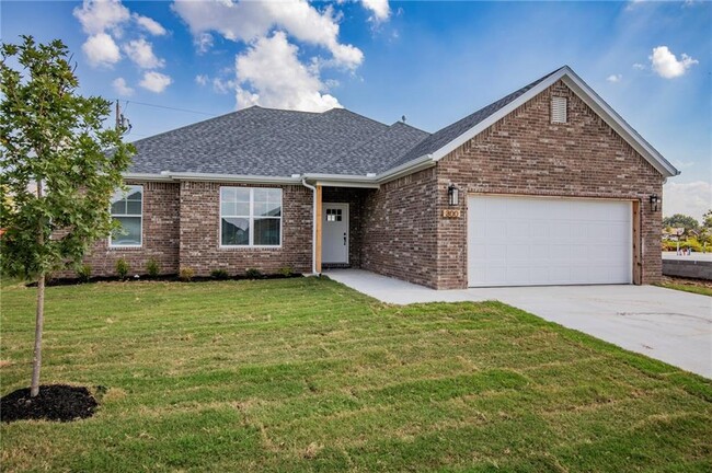 Photo - 300 White Oak St