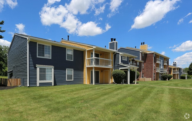 Building Photo - Hunters Chase