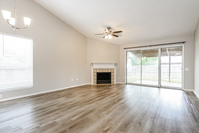 Photo - 4653 Feathercrest Dr
