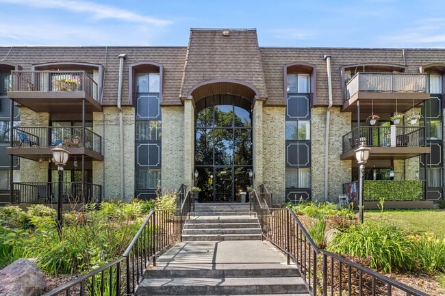 Building Photo - Beautiful 1 bedroom apartment Unit Country Club Manor