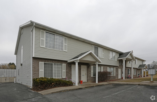 Photo - Falcon Estates Apartments & Townhomes
