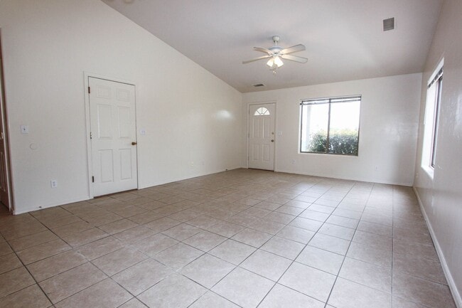 Photo - 8135 E Ashley Dr Unidad Apt A