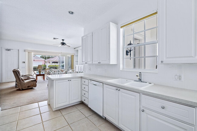 Photo - 242 Poinciana Dr
