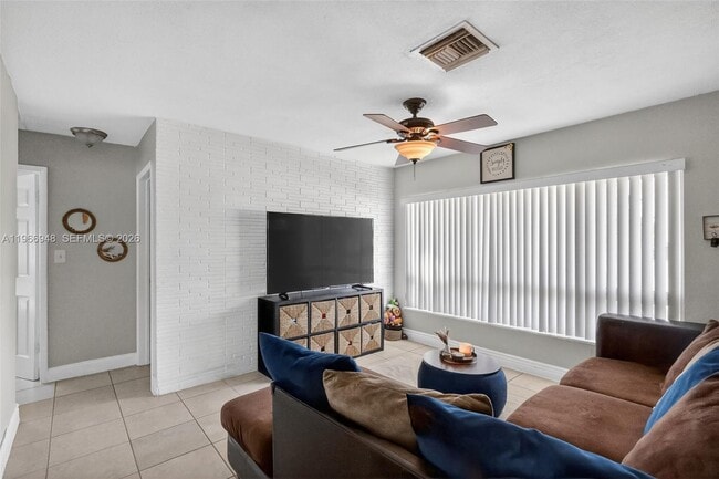 Photo - 6791 Scott St