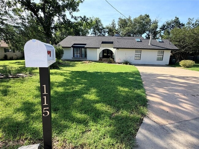 Building Photo - 115 Spanish Oak Cir